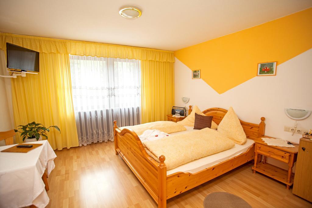 Auerhahn Bed And Breakfast - Black Forest - Waldhotel Eisenbach  Oda fotoğraf