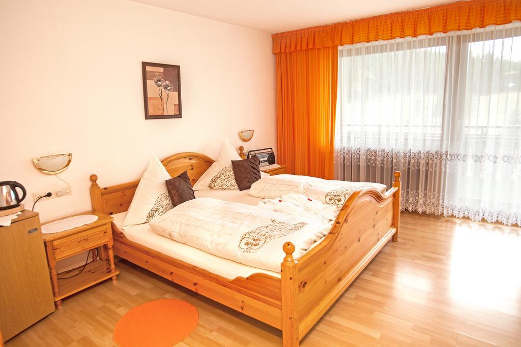 Auerhahn Bed And Breakfast - Black Forest - Waldhotel Eisenbach  Oda fotoğraf